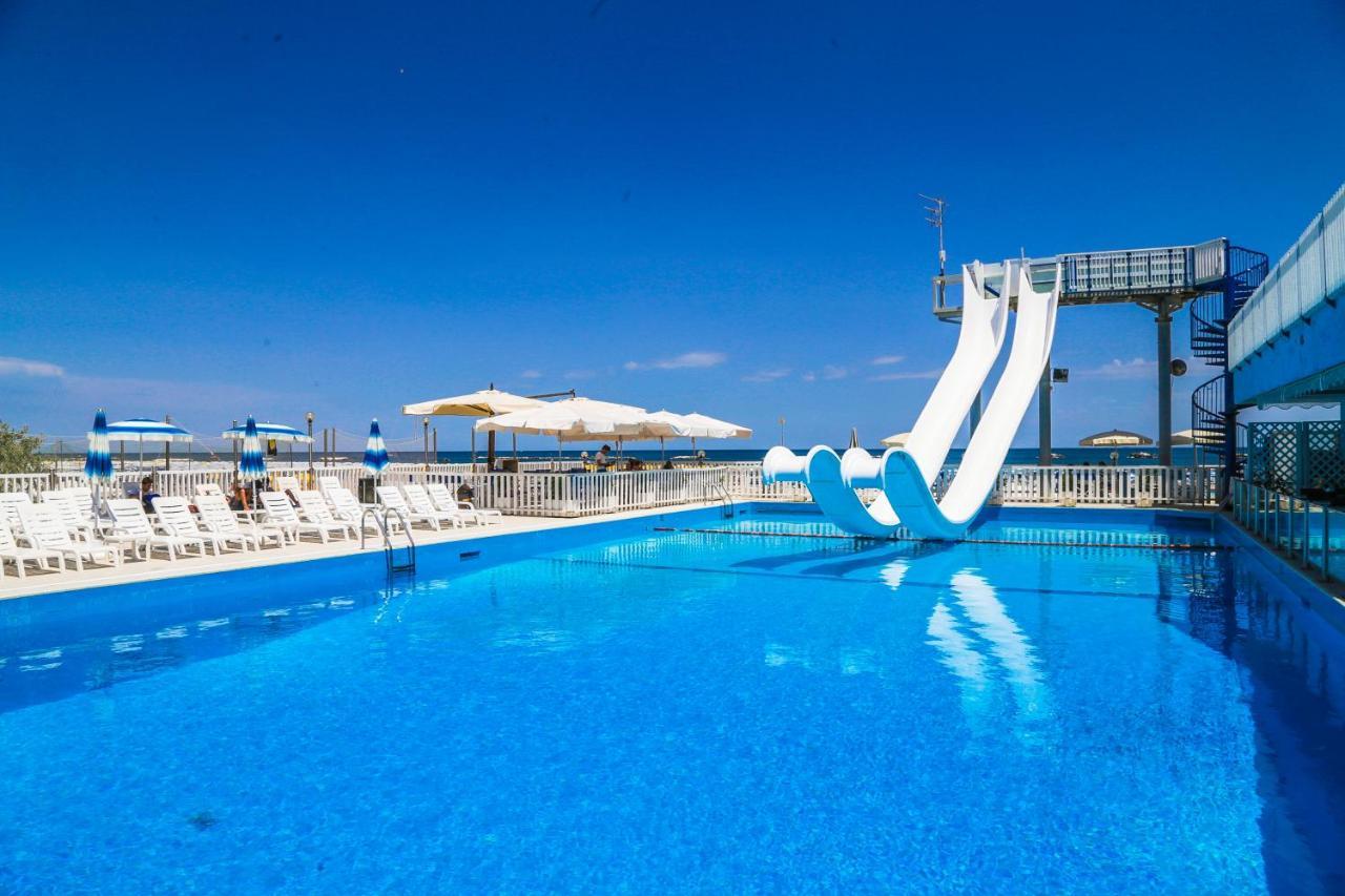 Hotel New Castle Cesena Bagian luar foto